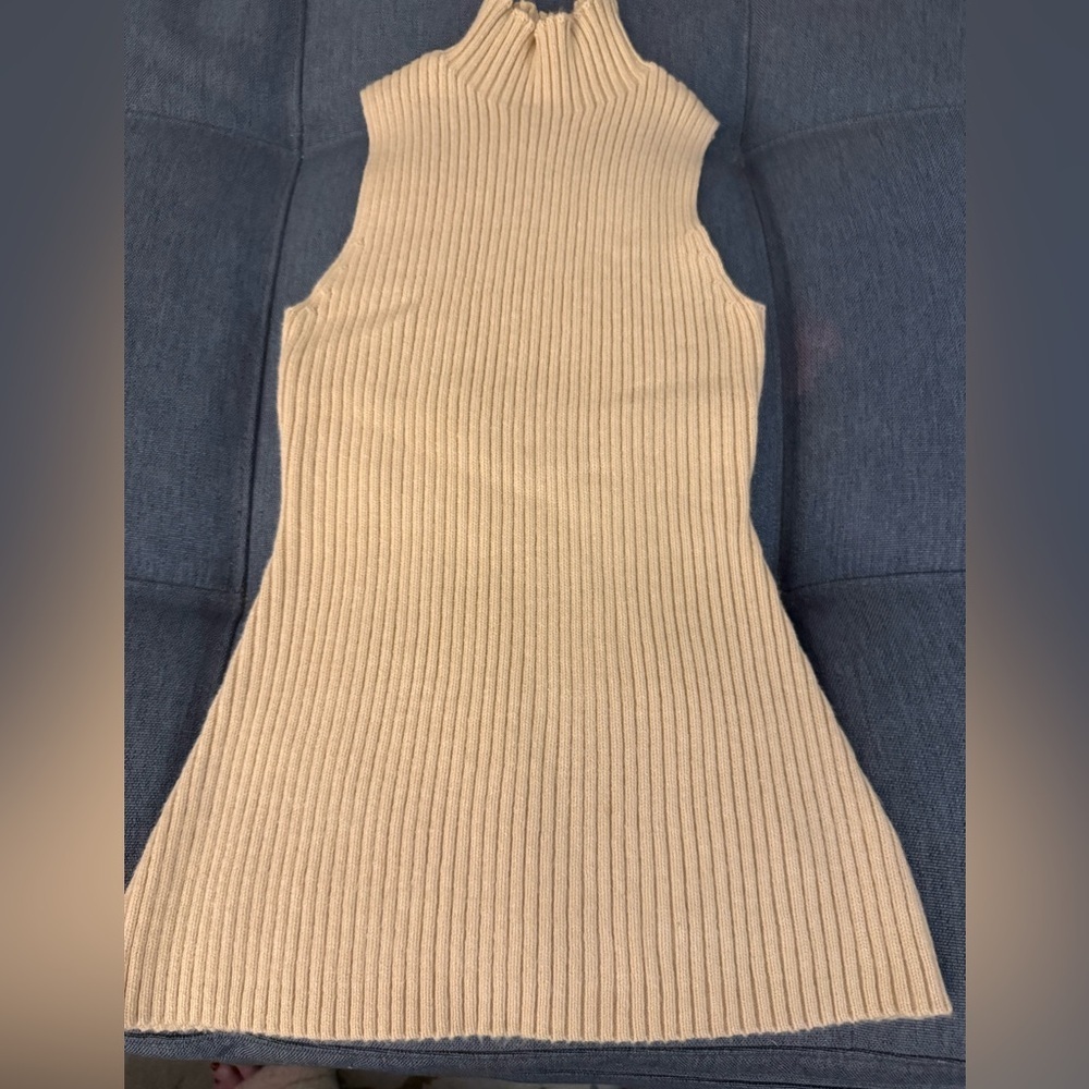 NWOT Commense Sleeveless Ribbed Mock Neck Beige Women’s Sweater. Size Small.